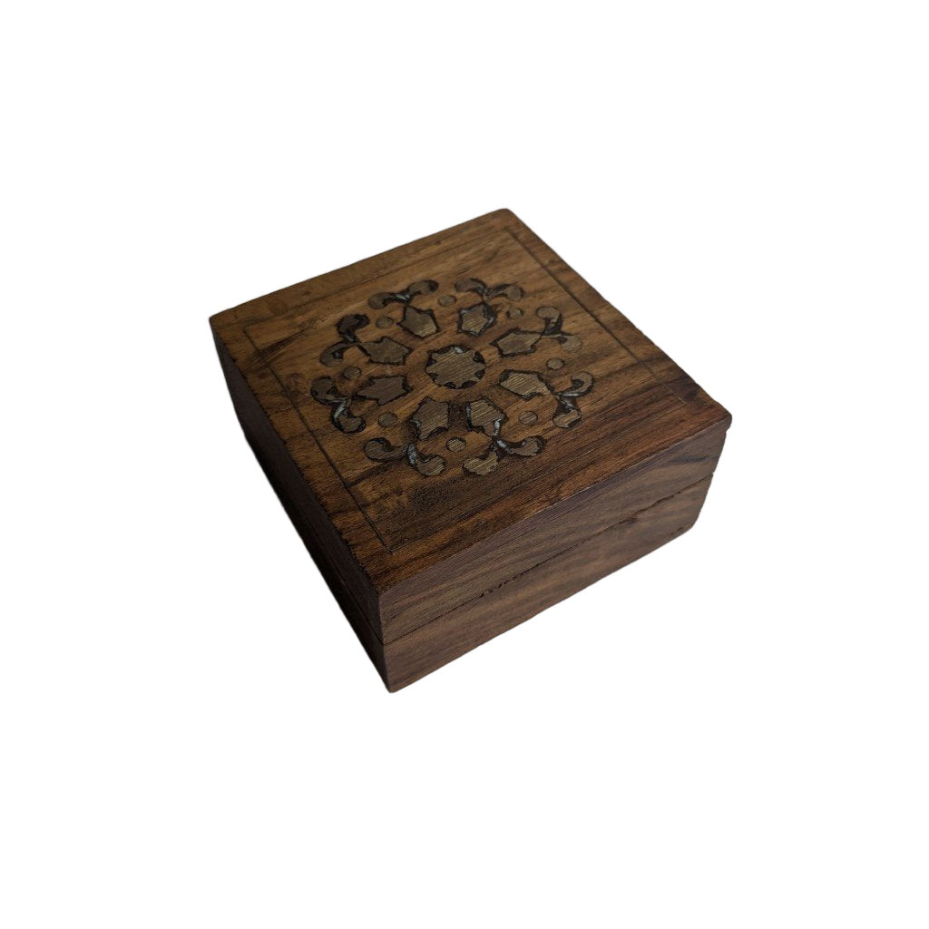Teakholz-Box mit floraler Intarsie: Stilvolle Aufbewahrung mit Messing-Akzenten | orientcrafts
