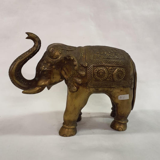 Elephant statue made of brass: Hand-forged and patinated using the traditional casting method