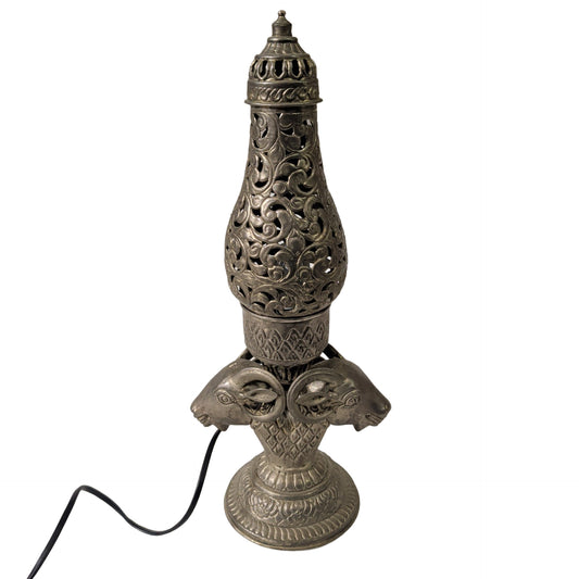 Indische Weißmetall-Lampe mit Steinbock-Motiv – Orient-Tischleuchte Handgemacht – Ansicht 2 | orientcrafts