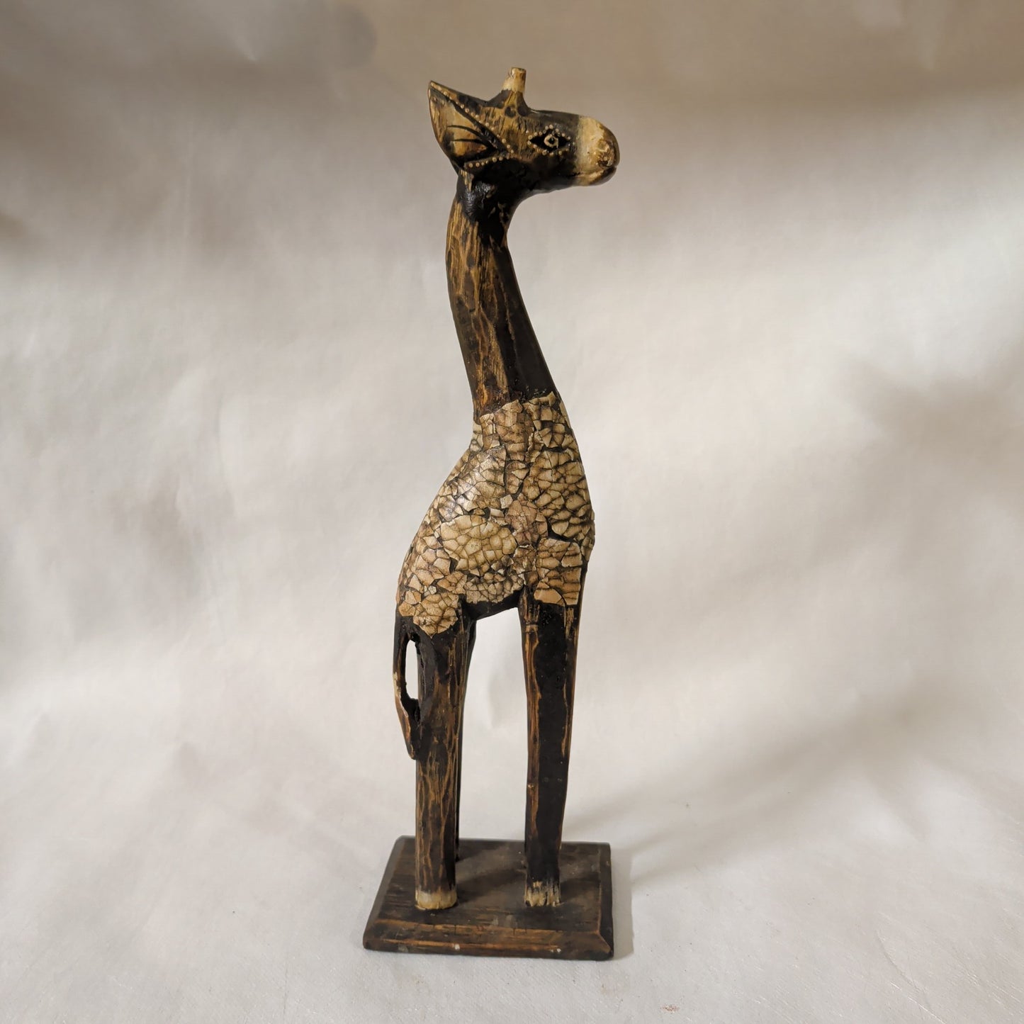 Holz-Giraffe mit Muscheln (38 cm) – Handgeschnitzte Afrika-Deko & Unikat