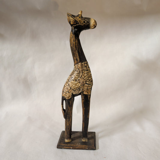 Holz-Giraffe mit Muscheln (38 cm) – Handgeschnitzte Afrika-Deko & Unikat
