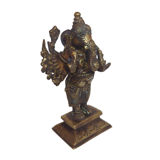 Ganesha Statue aus Messing: Handgeschmiedet und patiniert im traditionellen Gussverfahren – Ansicht 2 | orientcrafts