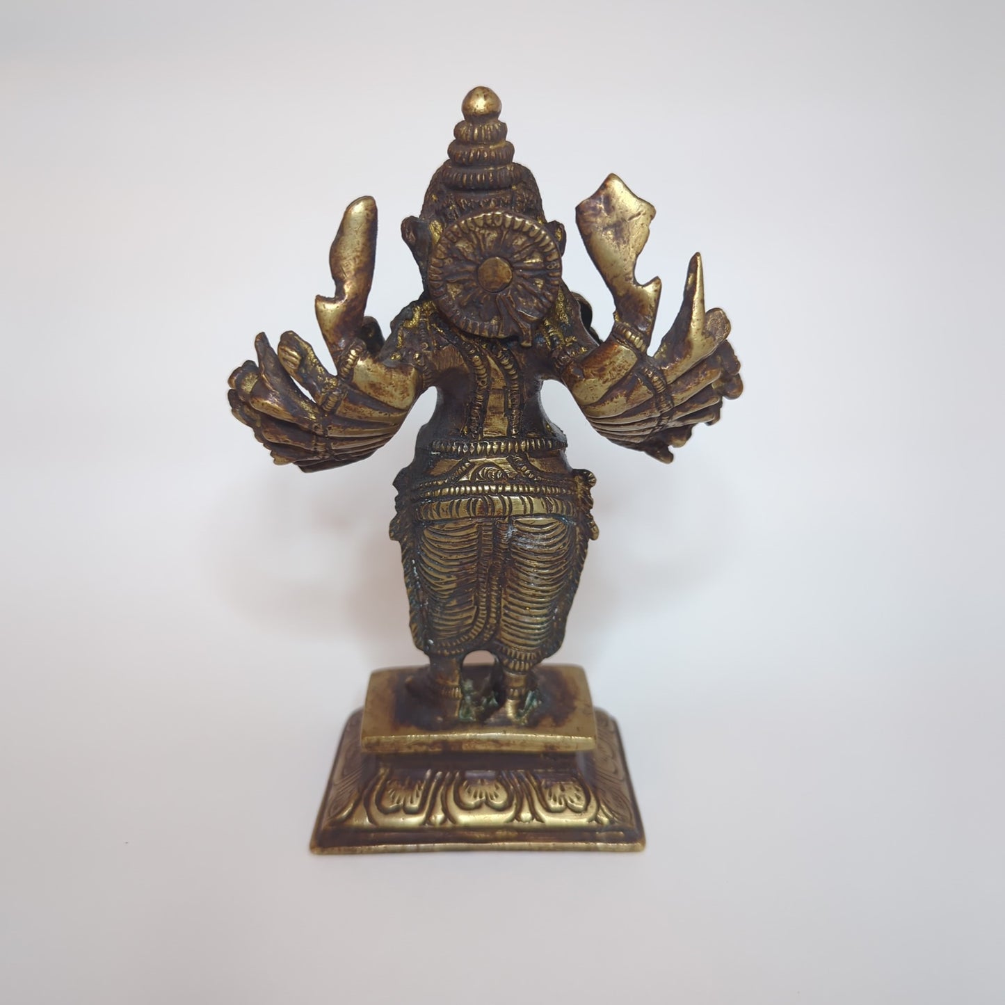 Ganesha statue made of brass: Hand-forged and patinated using the traditional casting method