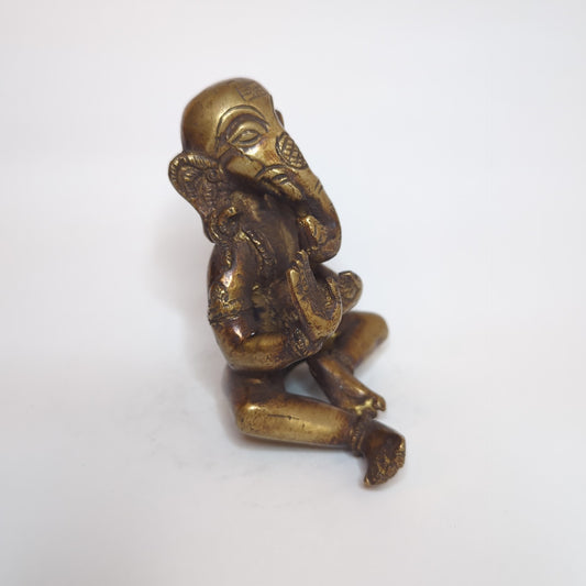 Ganesha statue made of brass: Hand-forged and patinated using the traditional casting method