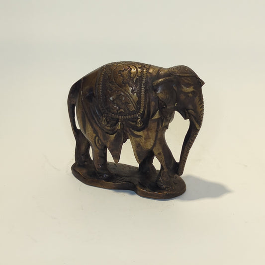 Elephant made of solid brass: Handcrafted symbol of wisdom and luck