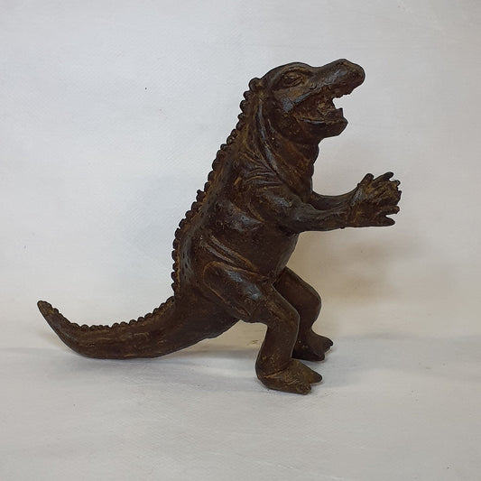 Dinosaur statue made of brass: Hand-forged and patinated using traditional casting methods