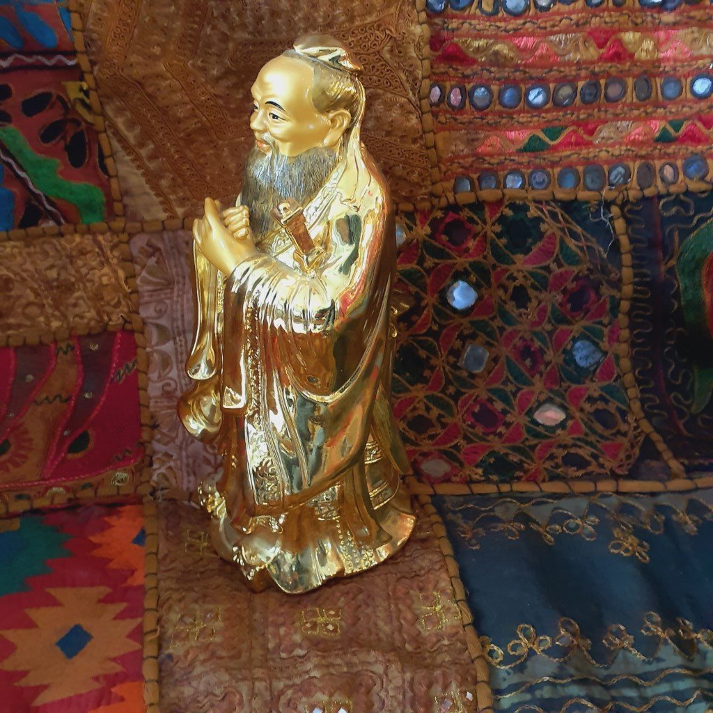 Resin statue of Confucius: Wisdom and elegance in Far Eastern design