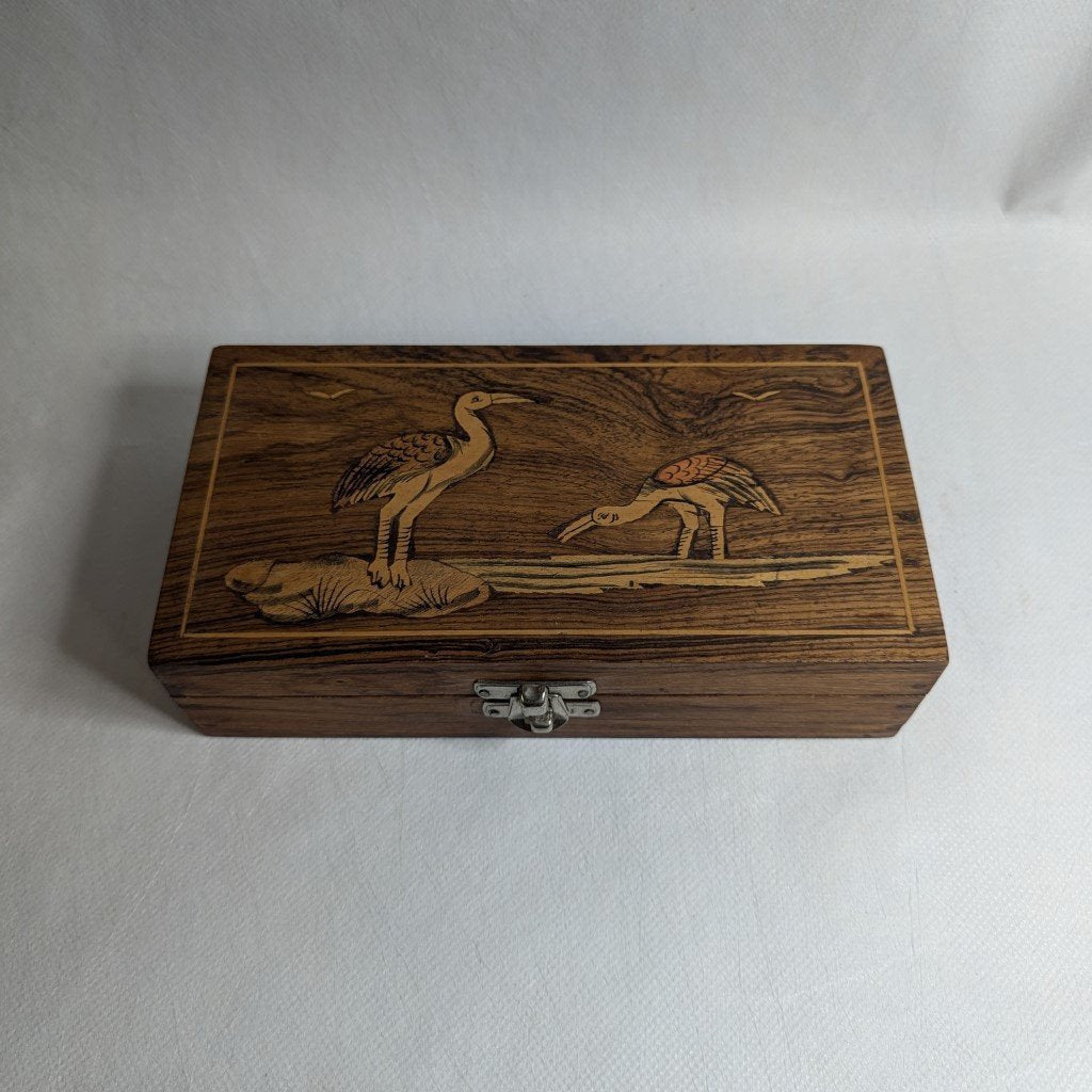 Teak wood box with heron: Elegant wood inlay for stylish storage 