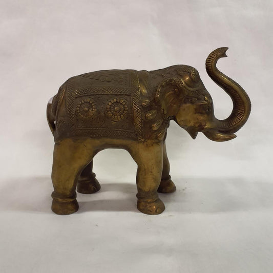 Elephant statue made of brass: Hand-forged and patinated using the traditional casting method