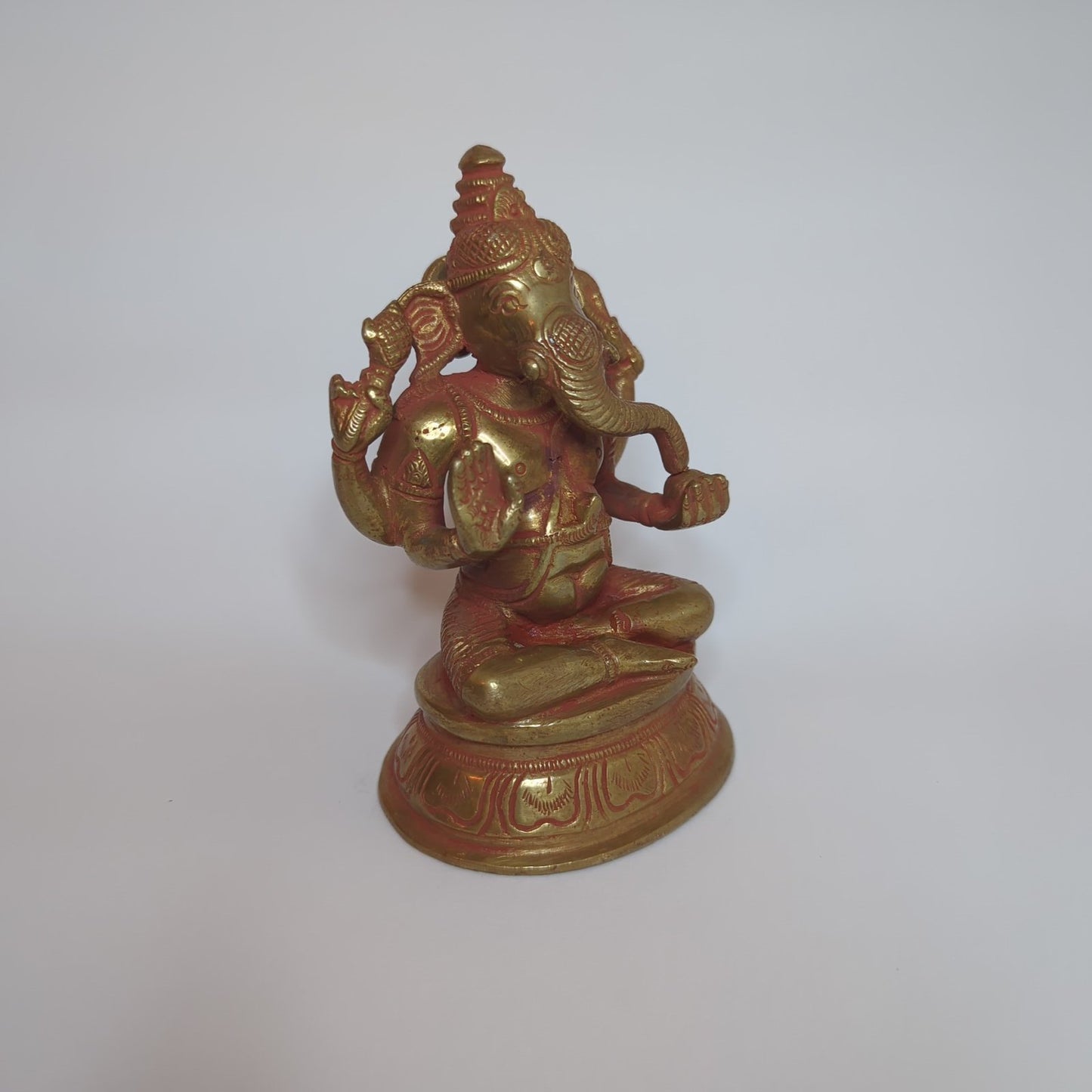 Ganesha statue made of brass: Hand-forged and patinated using the traditional casting method 