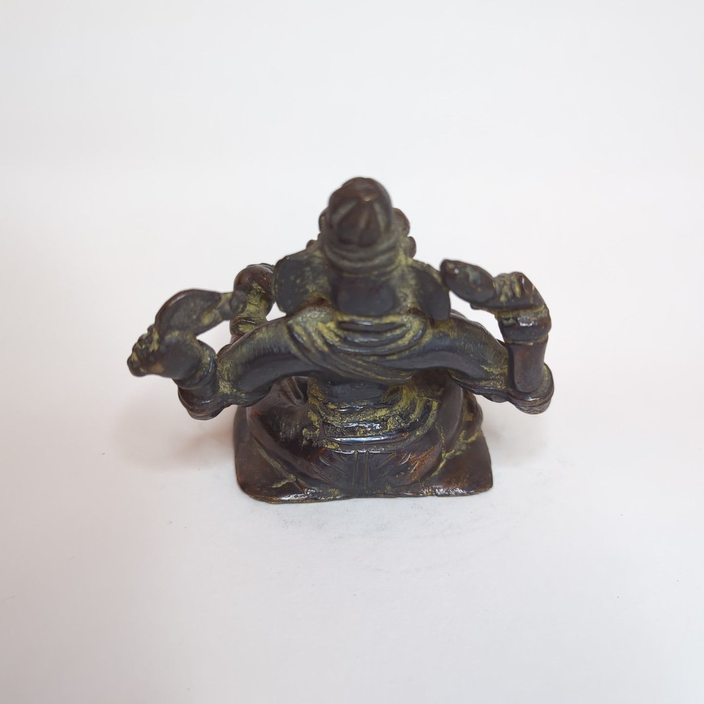 Ganesha statue made of brass: Hand-forged and patinated using the traditional casting method
