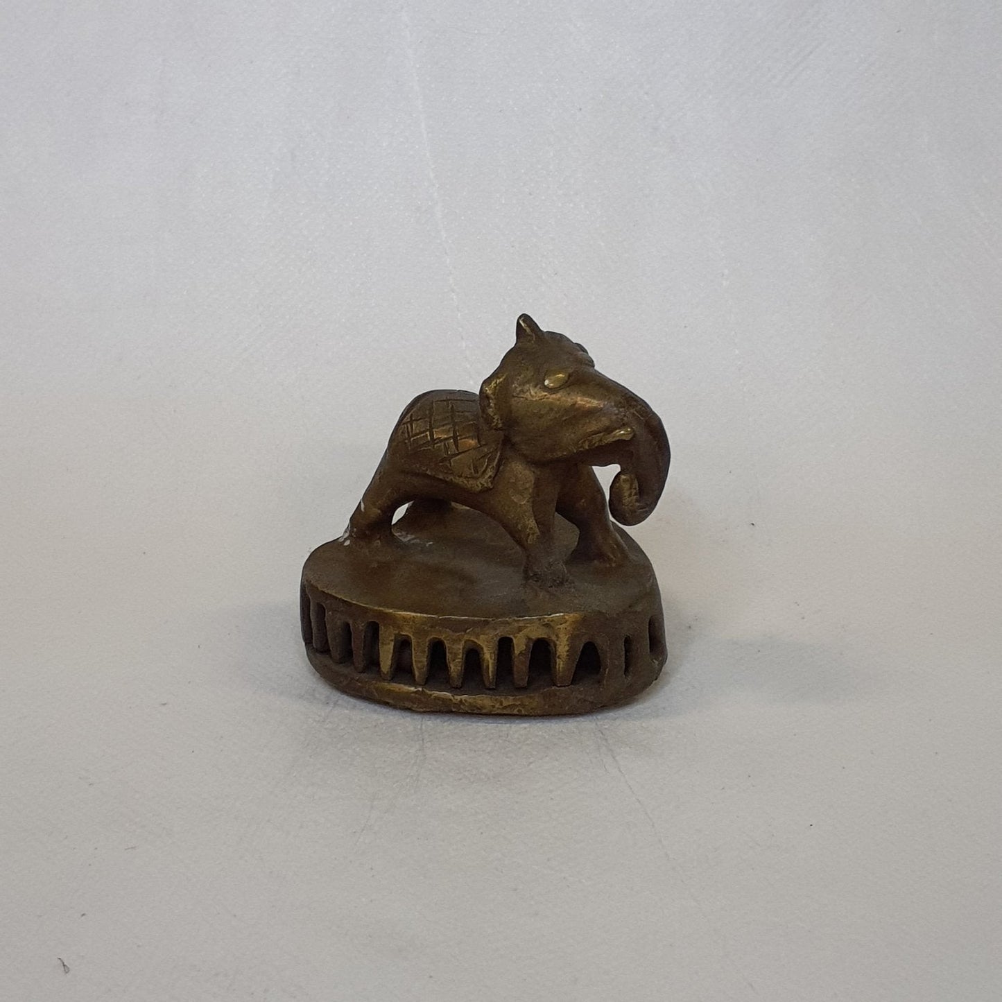 Ganesha statue made of brass: Hand-forged and patinated using the traditional casting method 