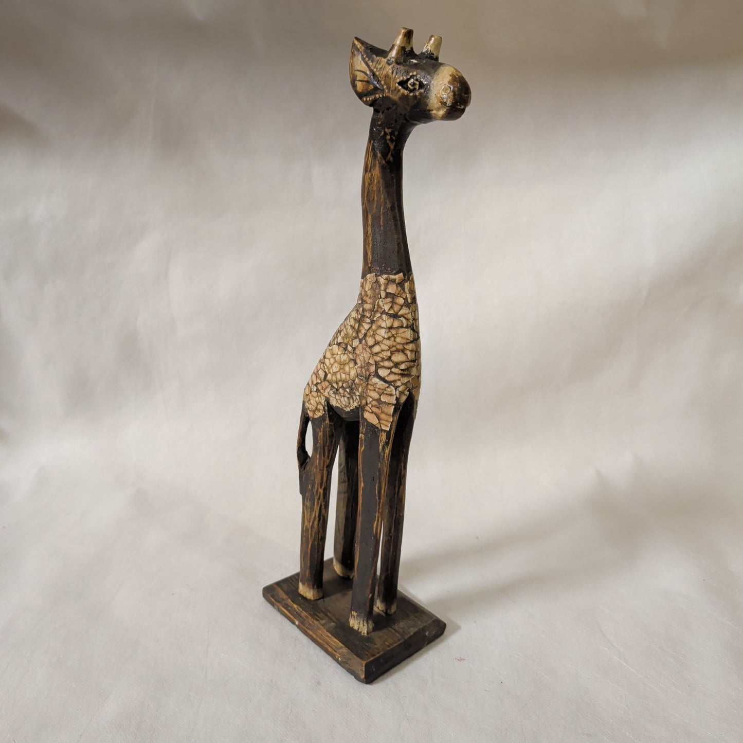 Holz-Giraffe mit Muscheln (38 cm) – Handgeschnitzte Afrika-Deko & Unikat