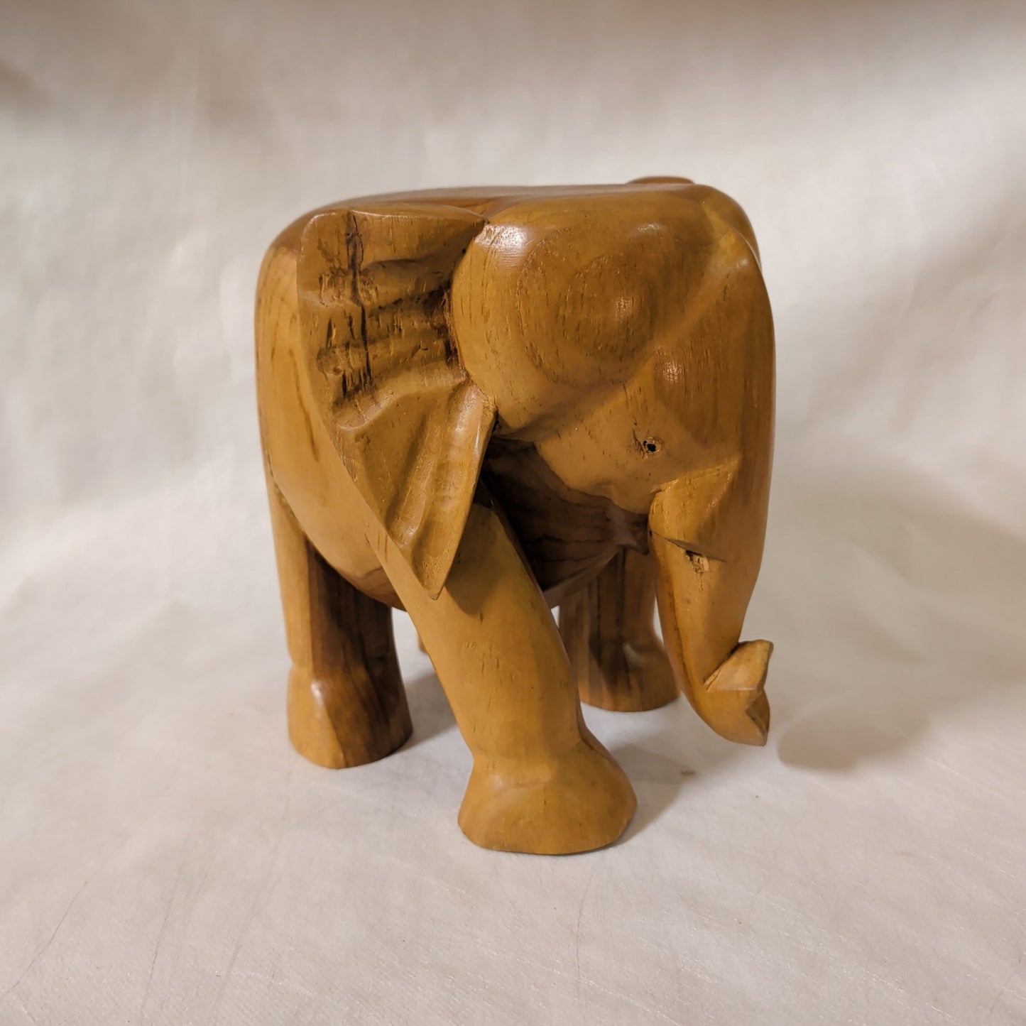 Teakholz Elefant aus einem Stück (22 cm) – Massive Holz-Figur Handgeschnitzt