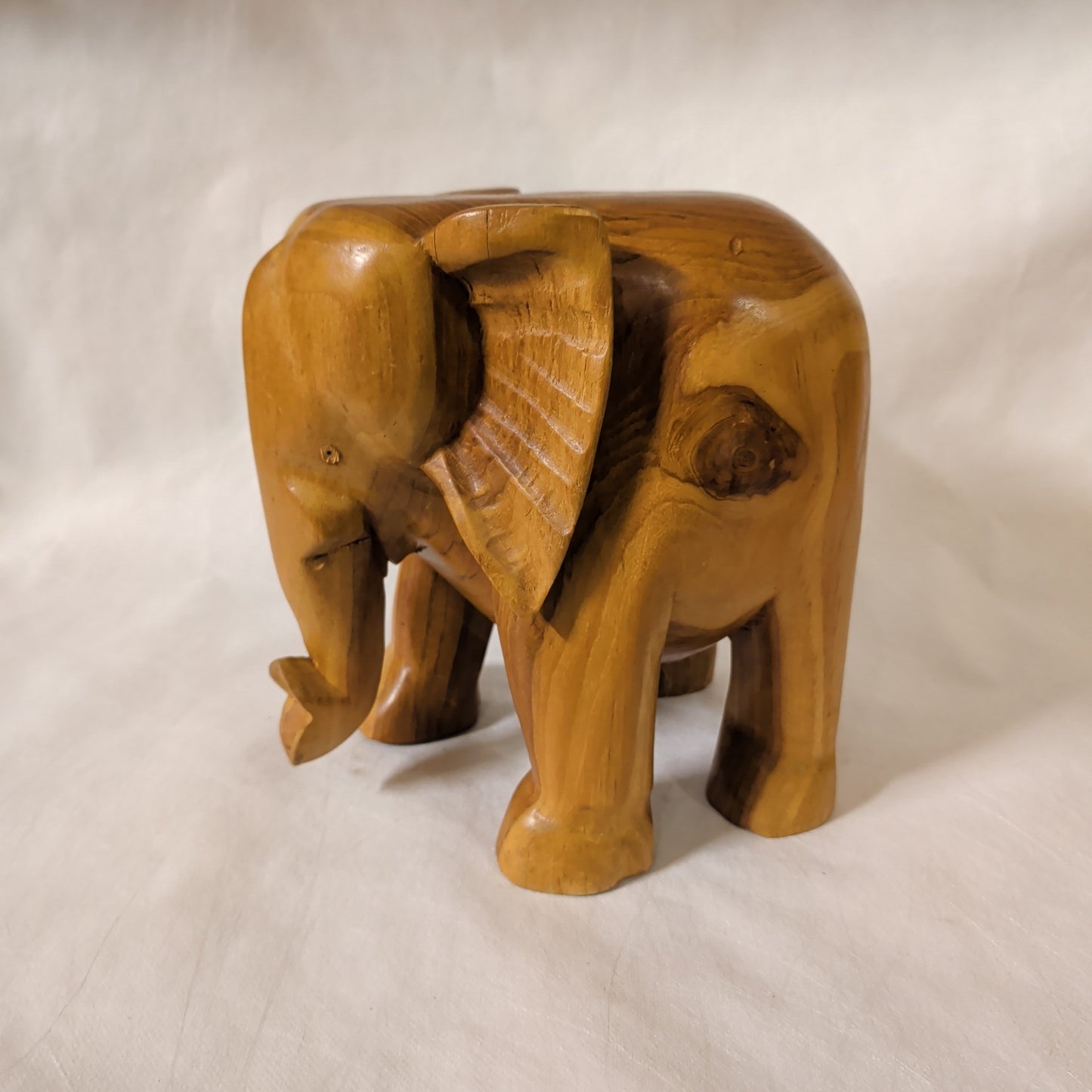 Teakholz Elefant aus einem Stück (22 cm) – Massive Holz-Figur Handgeschnitzt