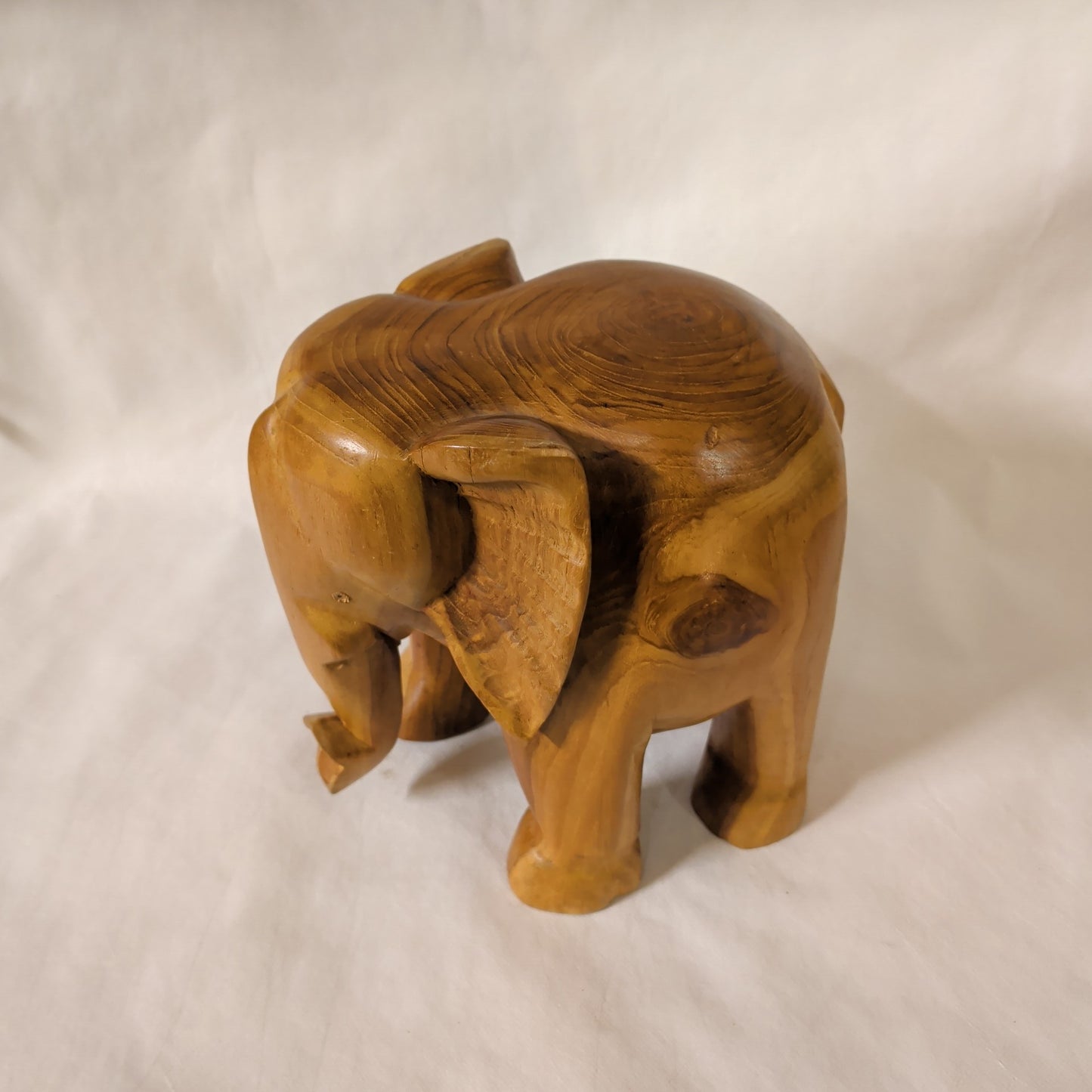 Teakholz Elefant aus einem Stück (22 cm) – Massive Holz-Figur Handgeschnitzt