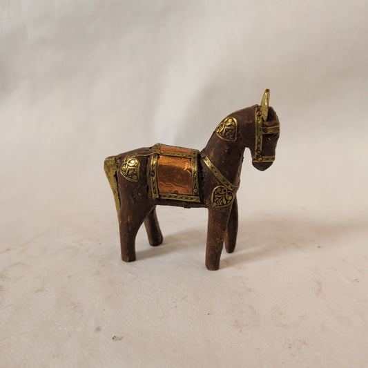 Pferd-Figur Holz mit Messingbeschlägen (10 cm) – Miniatur-Skulptur & Kunsthandwerk