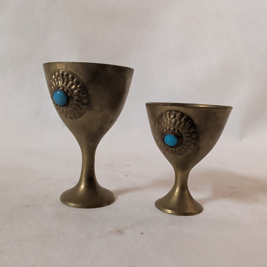 2 Kleine Messing-Pokale mit blauer Perle (6 & 5 cm) – Filigranes Kelch-Set