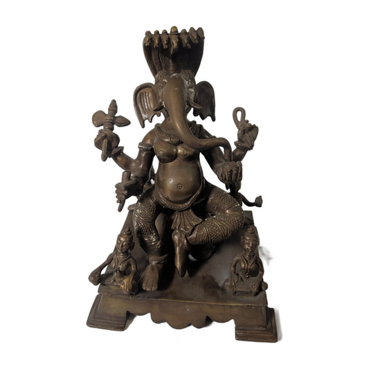 Ganesha sitzend aus Bronze – Schlangenhaube, Sockel | orientcrafts