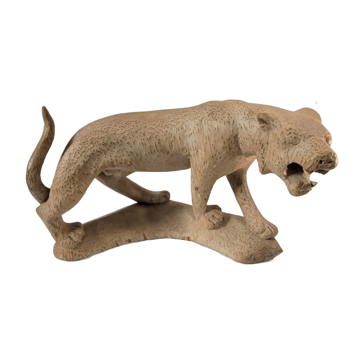 Raubkatze aus Holz – geschnitzt auf Sockel, ca. 25 cm | orientcrafts