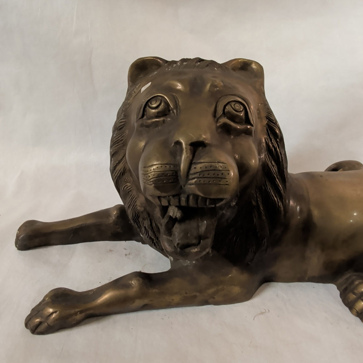 Löwe aus Messing – liegend, ca. 21 cm hoch – Ansicht 2 | orientcrafts