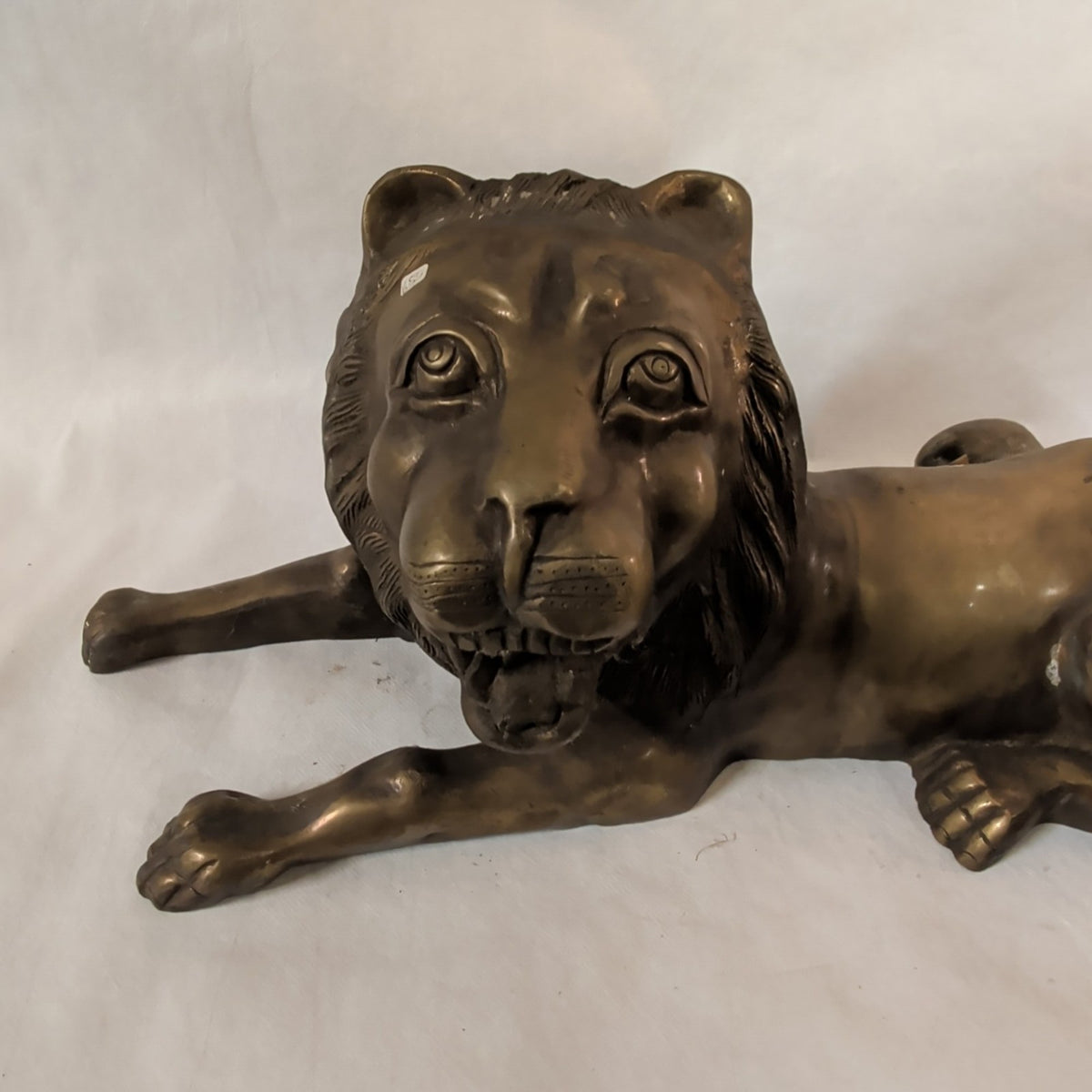 Löwe aus Messing – liegend, ca. 21 cm hoch – Ansicht 3 | orientcrafts