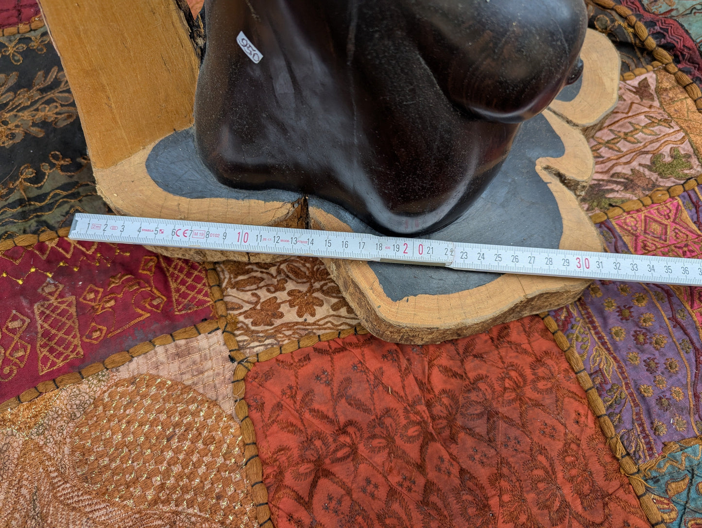 Ebony bust of a woman: Hand-carved artwork in deep black precious wood