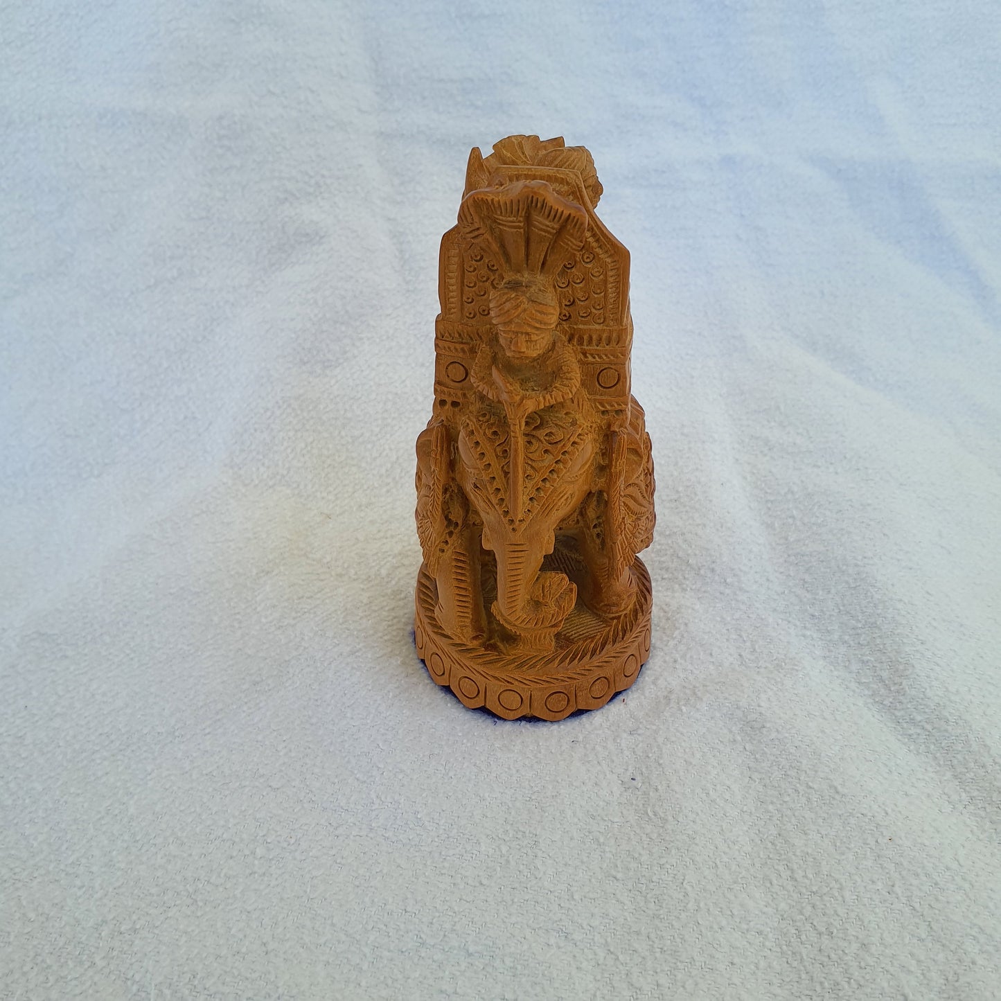 Elephant with rider made of sandalwood: Royal splendor and finest craftsmanship