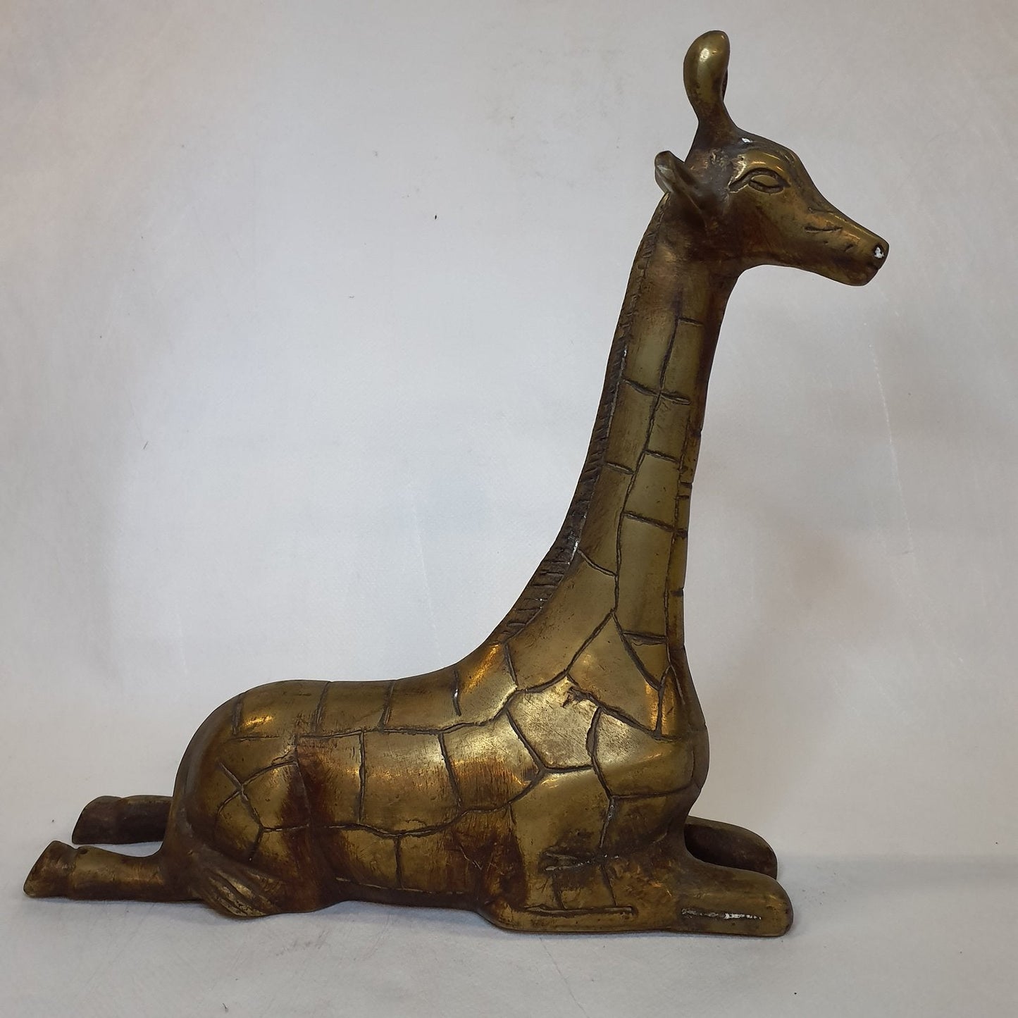 Brass giraffe statue: Hand-forged and patinated using traditional casting methods 
