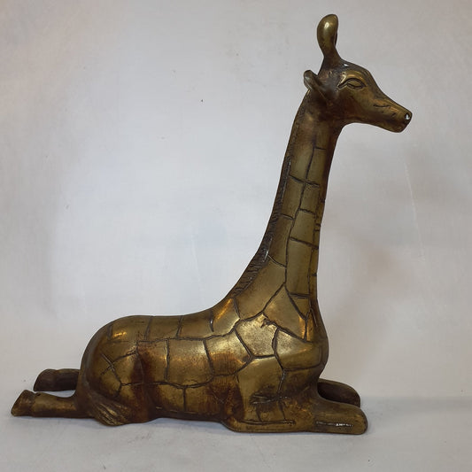 Brass giraffe statue: Hand-forged and patinated using traditional casting methods 