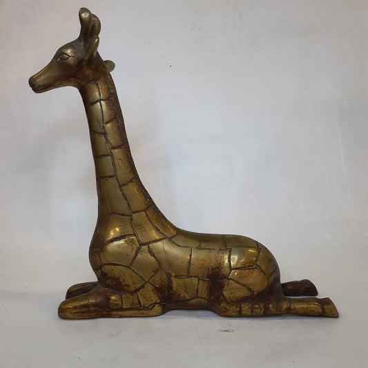 Brass giraffe statue: Hand-forged and patinated using traditional casting methods 