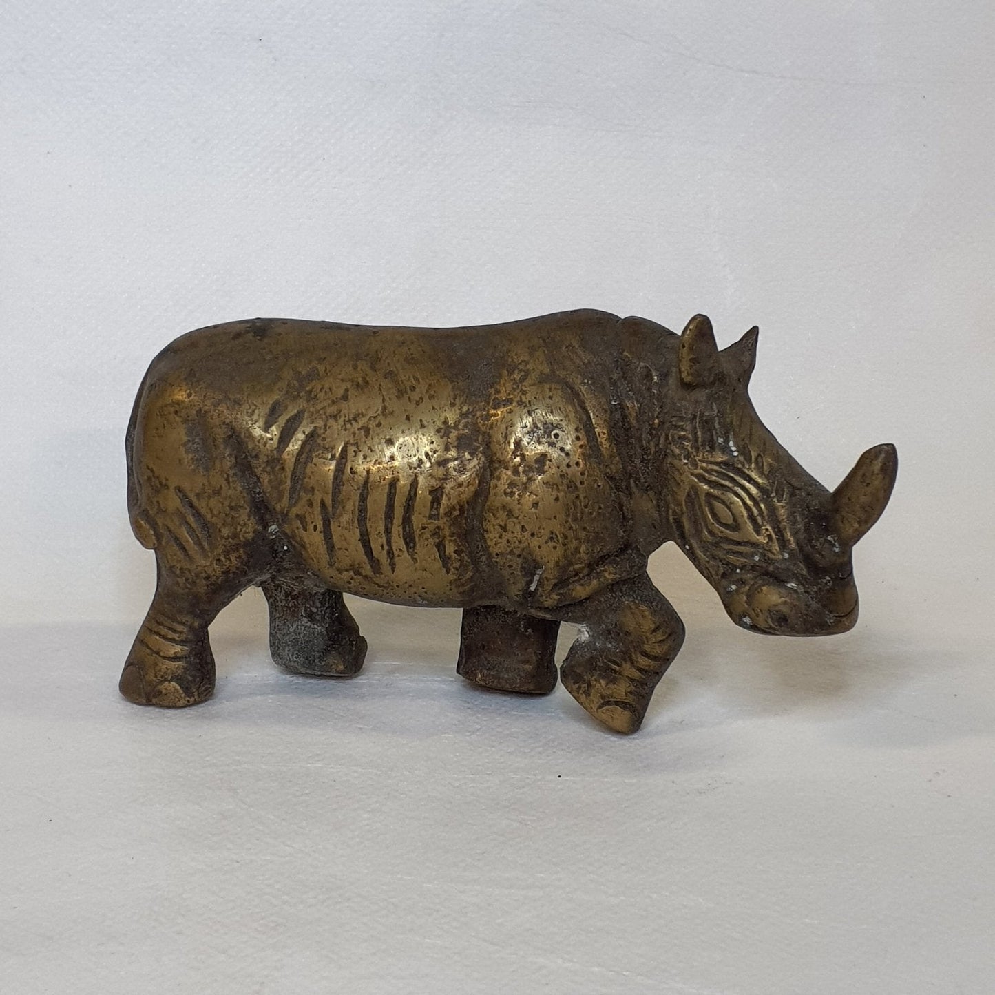 Rhinoceros Brass Figurine – Patinated &amp; Handcrafted 14 cm