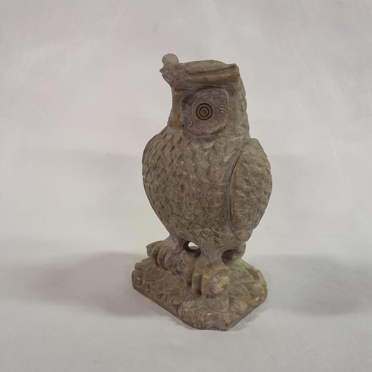 Eule-Statue aus Speckstein: Handgeschnitztes Symbol der Weisheit