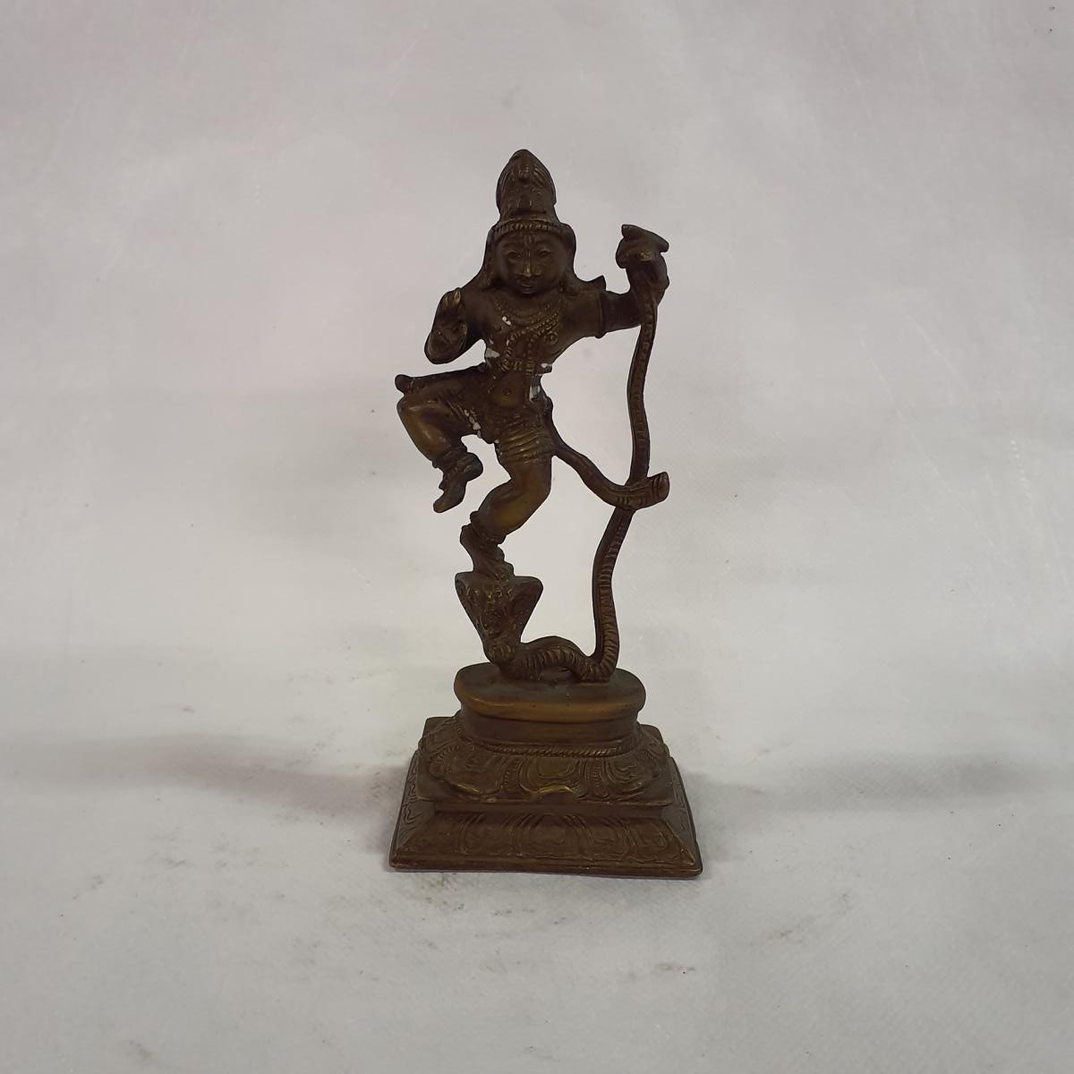 Krishna statue made of brass: Hand-forged and patinated using the traditional casting method