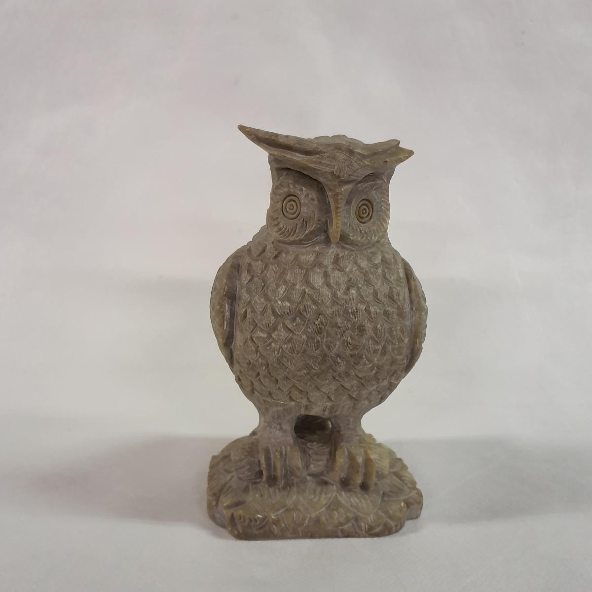 Eule-Statue aus Speckstein: Handgeschnitztes Symbol der Weisheit