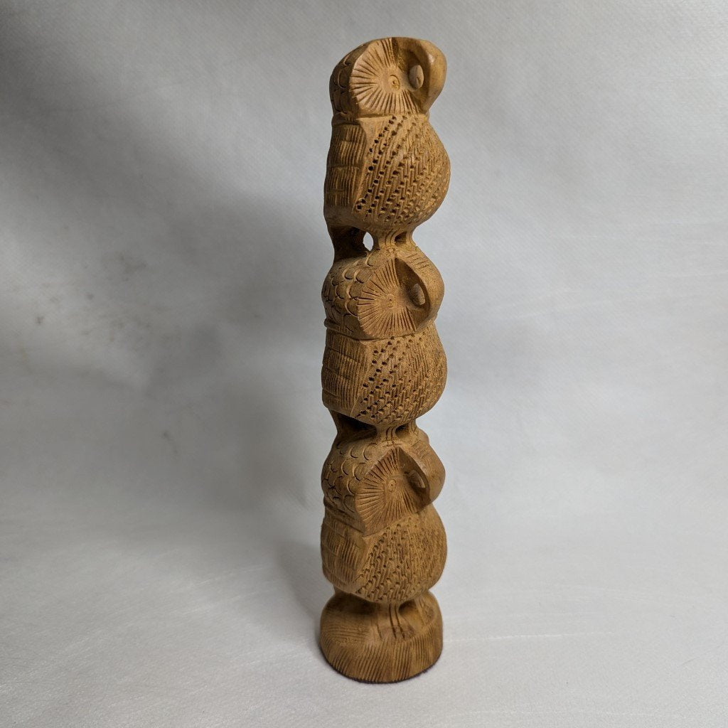 Eulen-Figuren aus Lindenholz: Handgeschnitztes Symbol der Weisheit