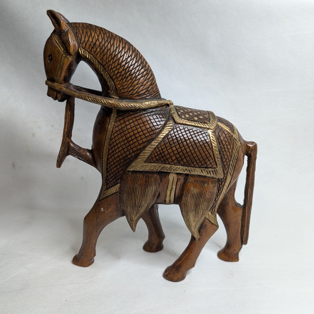 Teakwood horse figurine, India – Hand-carved, 18 cm