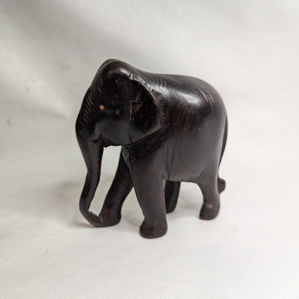 Elephant statue made of rosewood: Hand-carved unique piece with a fine grain