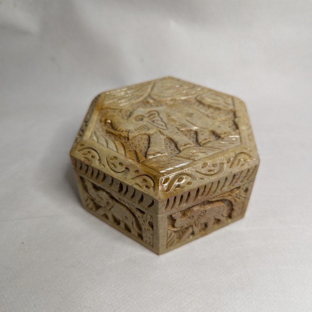 Stone box with elephant motif: Hand-carved jewelry storage made of beige soapstone