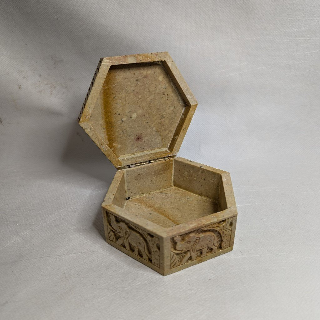 Stone box with elephant motif: Hand-carved jewelry storage made of beige soapstone