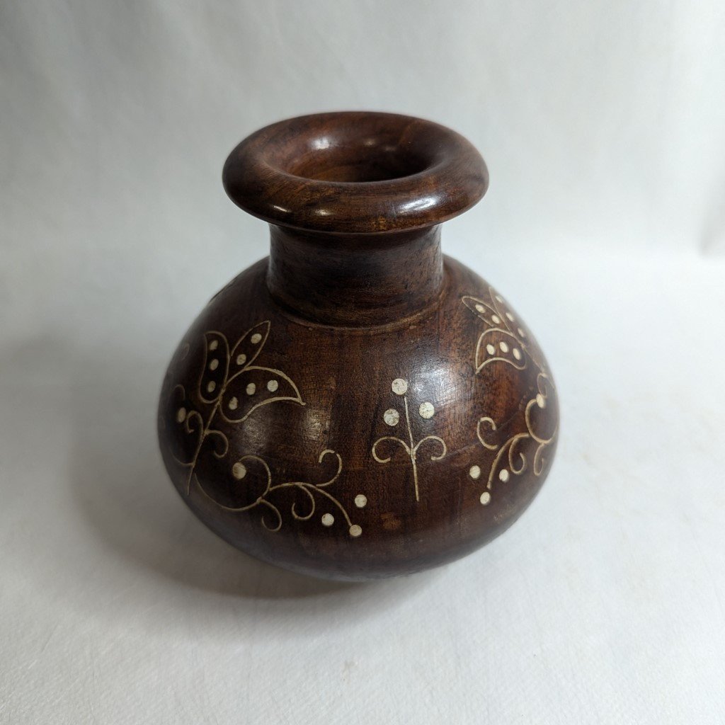 Elegant teakwood vase: Handmade unique piece with artistic inlays