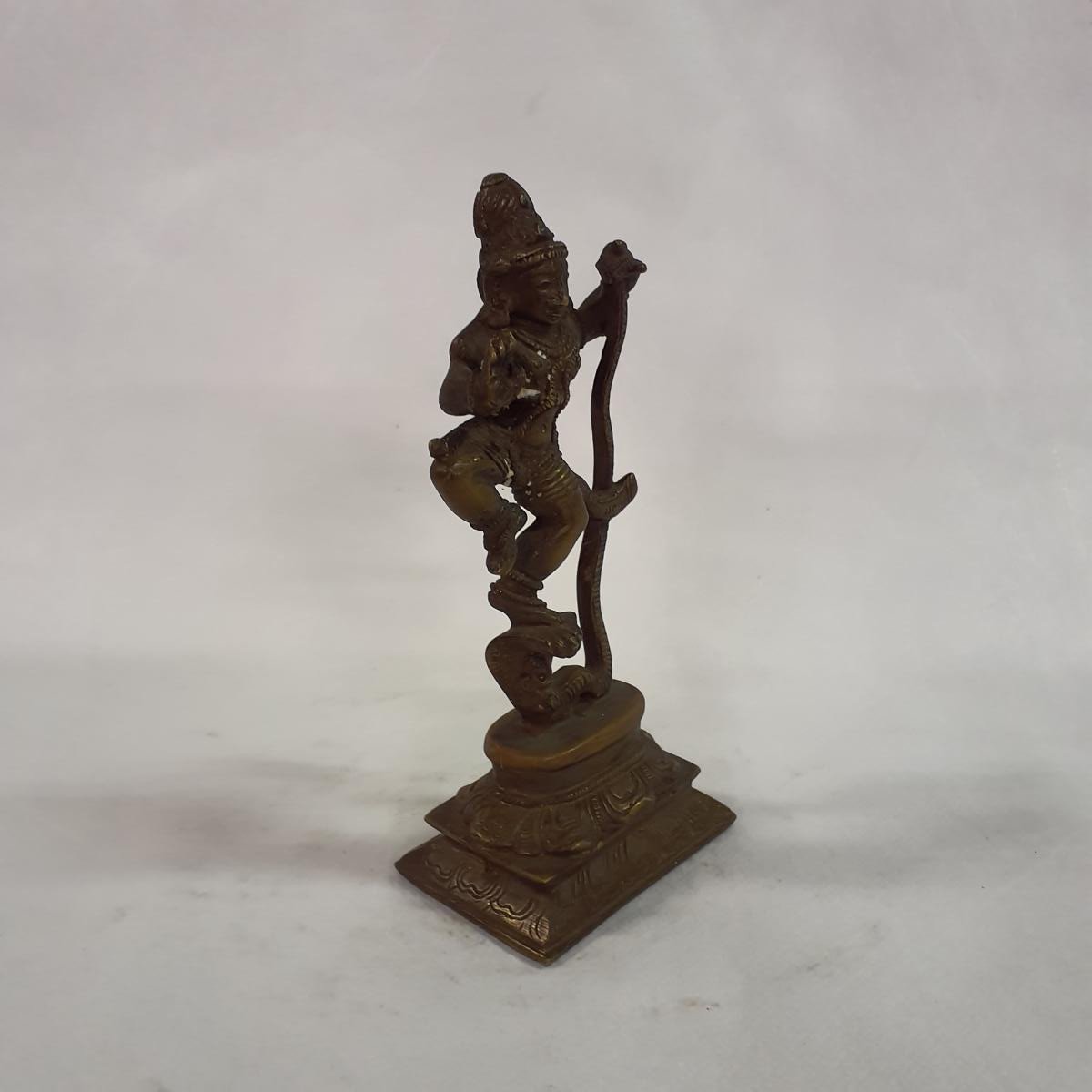 Krishna statue made of brass: Hand-forged and patinated using the traditional casting method