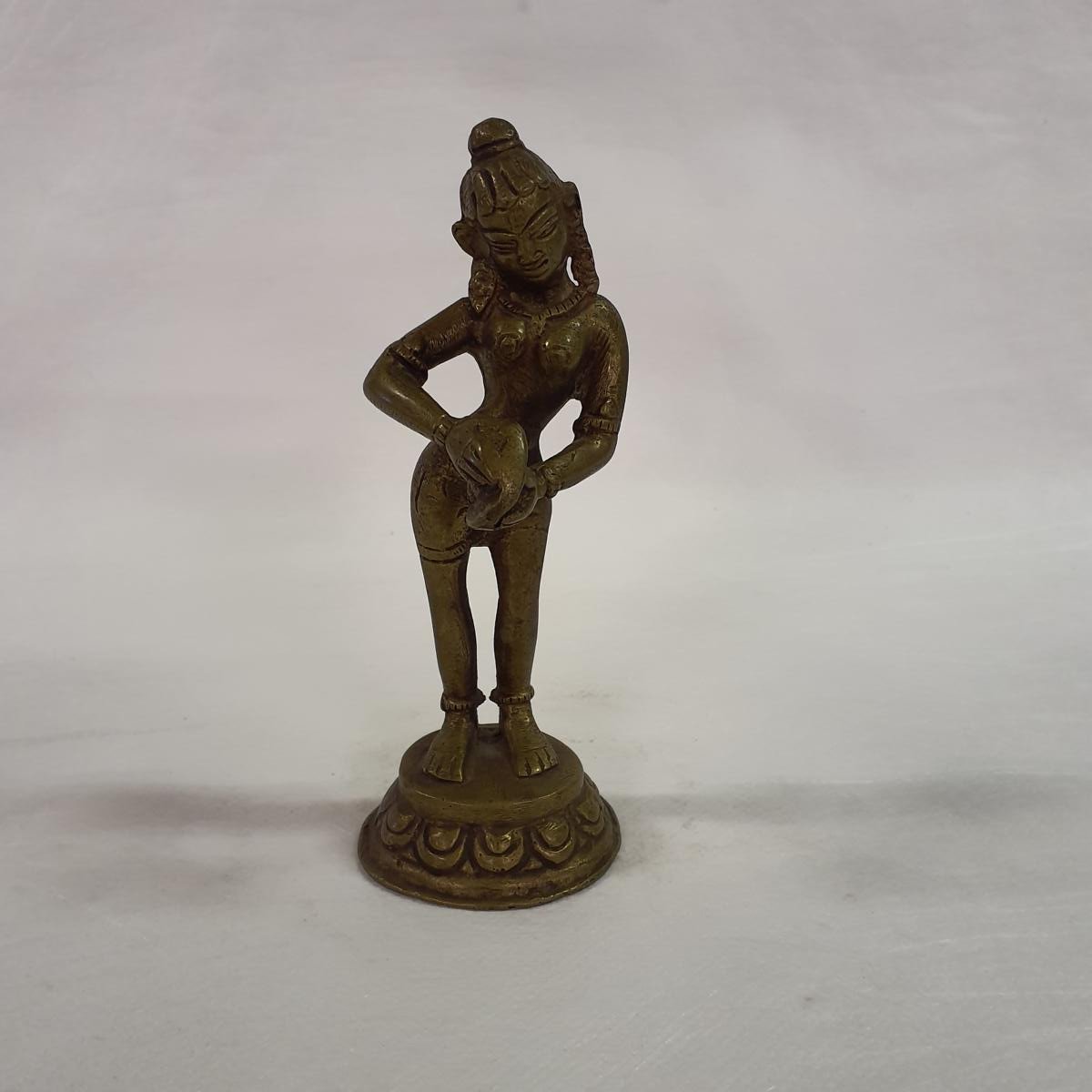 Temple dancer with bowl, brass statue, India – Handcrafted &amp; Patinated
