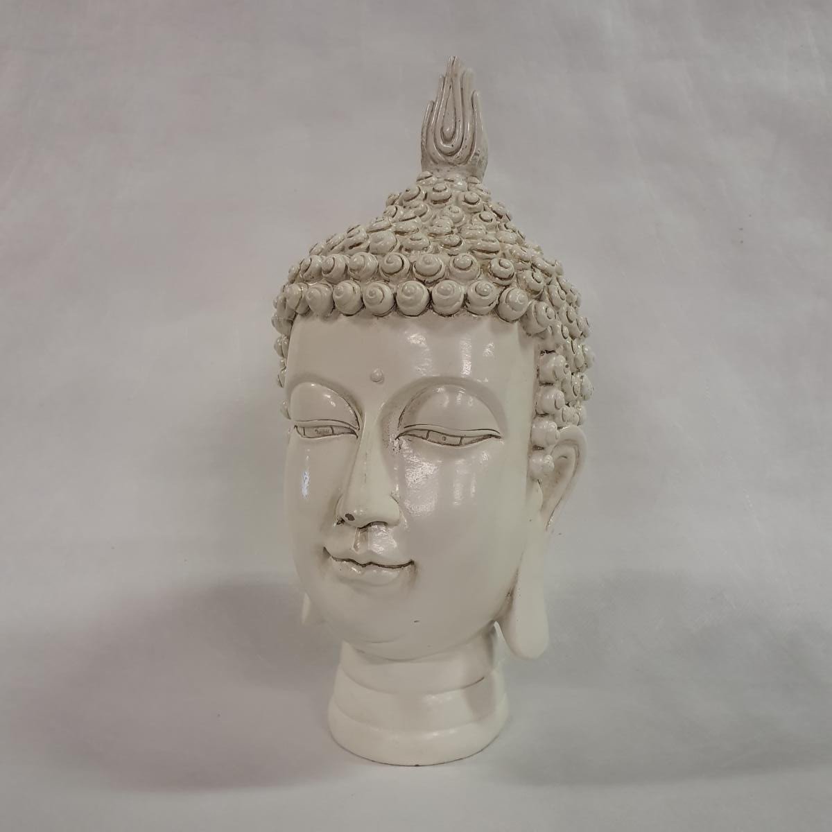 Resin Buddha head (second choice): A spiritual decorative element with individual charm.