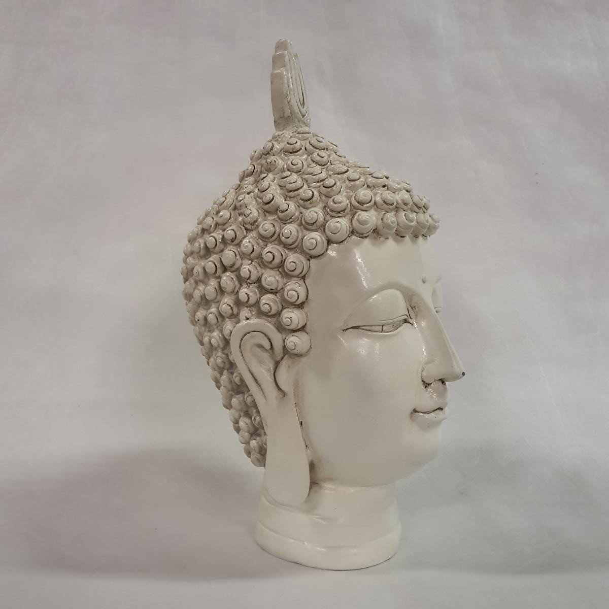 Resin Buddha head (second choice): A spiritual decorative element with individual charm.