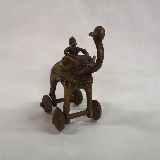 Elephant on wheels made of brass: Hand-forged and patinated using the traditional casting method