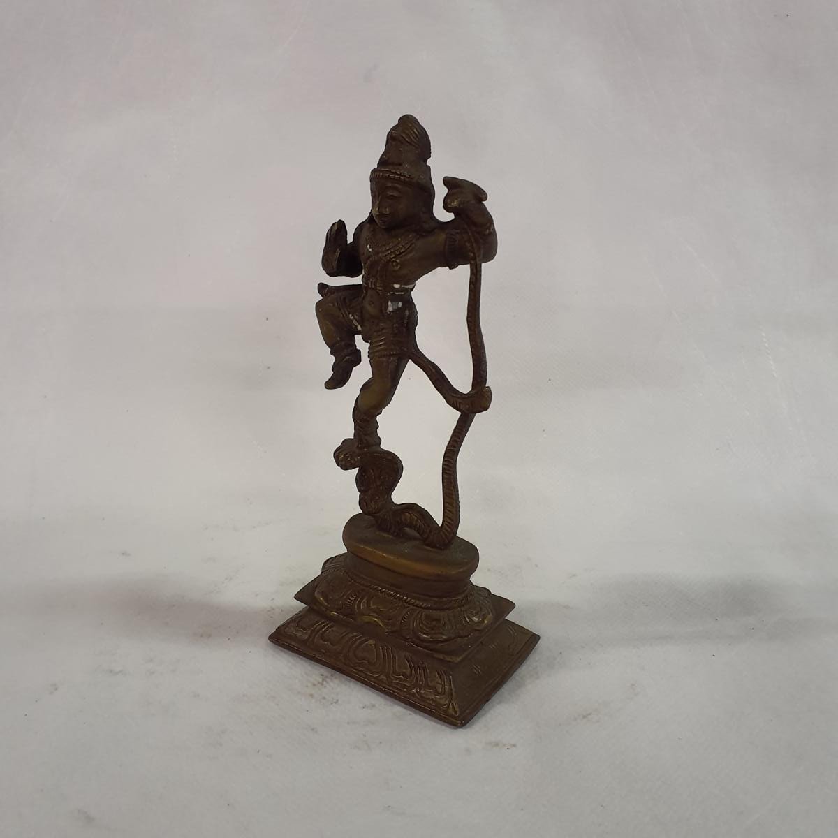 Krishna statue made of brass: Hand-forged and patinated using the traditional casting method