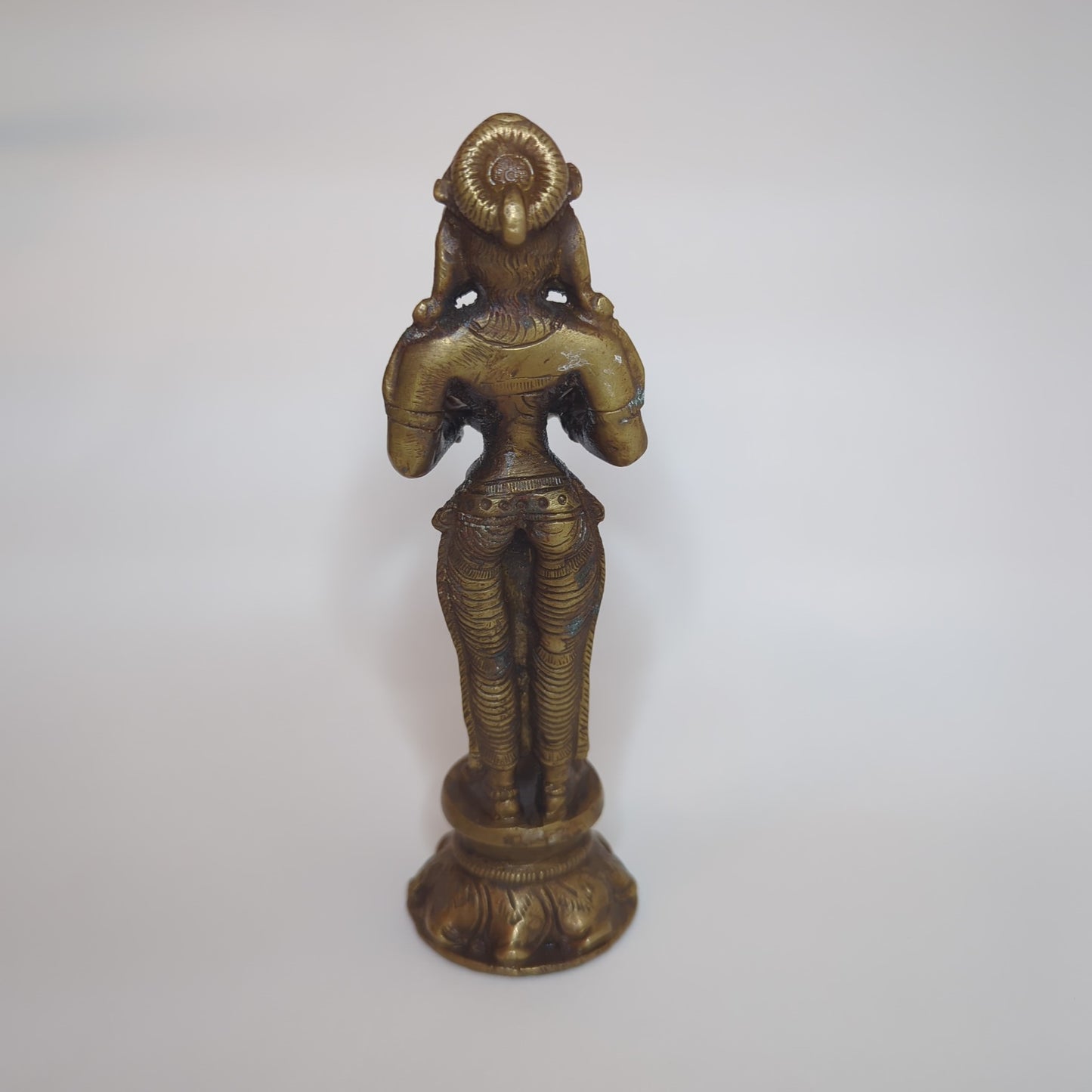 Deepa Lakshmi statue made of brass: Hand-forged and patinated using the traditional casting method