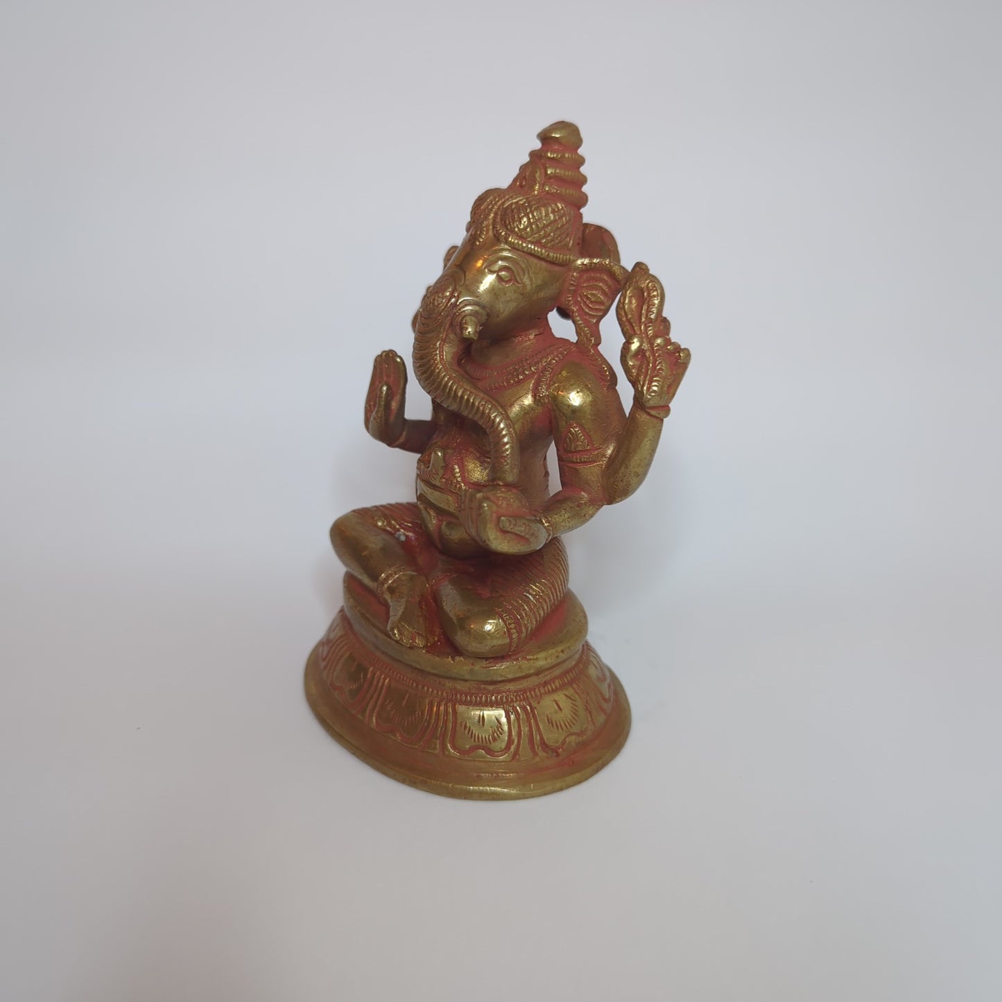 Ganesha statue made of brass: Hand-forged and patinated using the traditional casting method 
