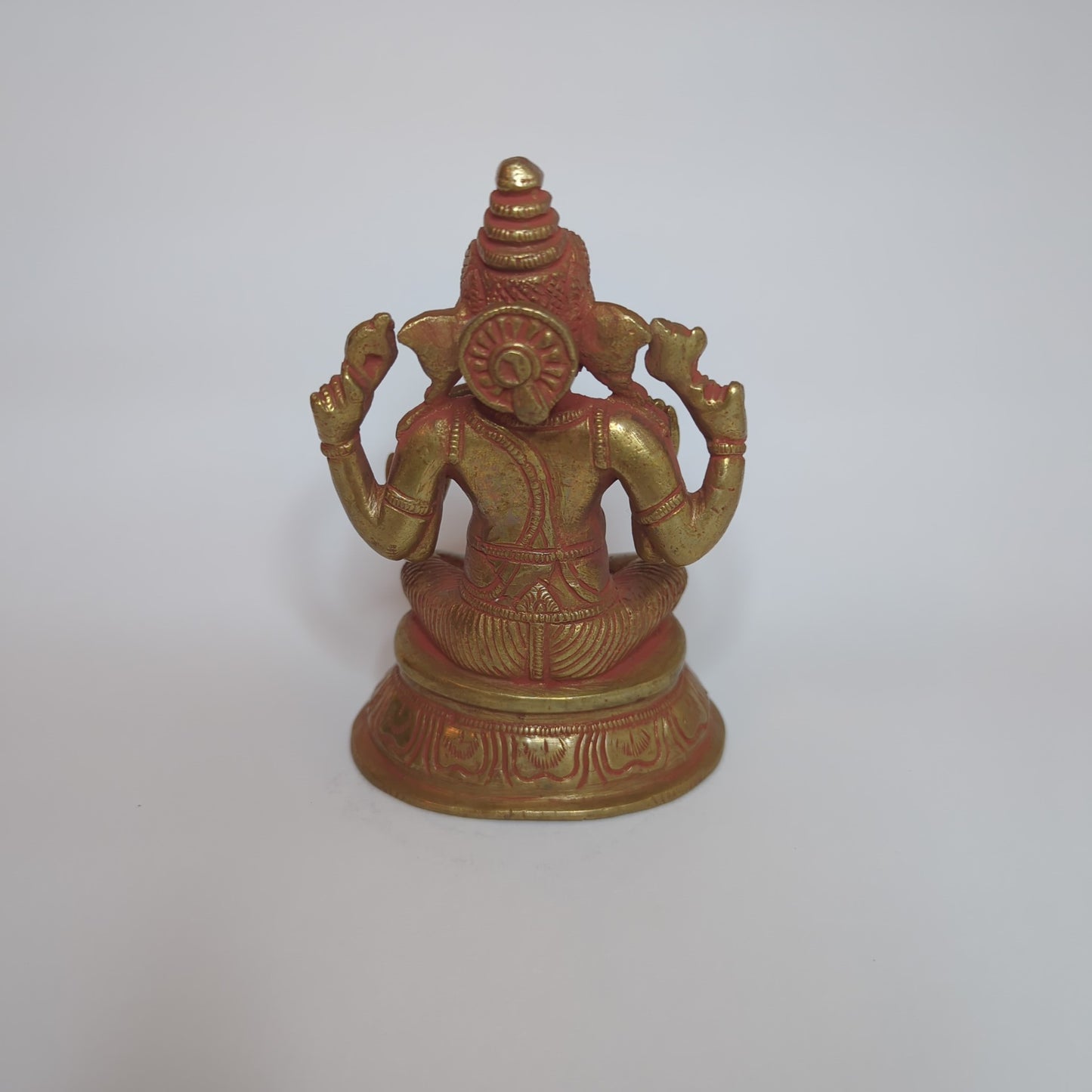 Ganesha statue made of brass: Hand-forged and patinated using the traditional casting method 